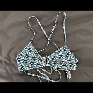 Jolyn “Vent” Tie-back Bikini Top size M